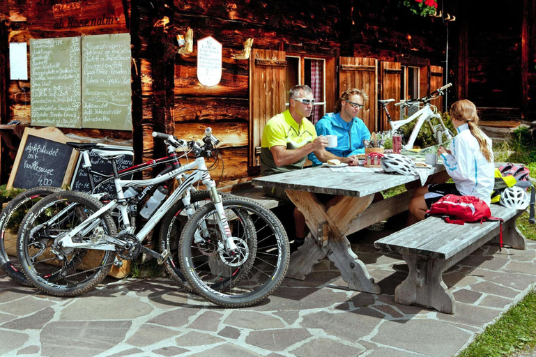 Outdoor dining, Chalet in Hohe Tauern With Panoramic Views, Zell am See