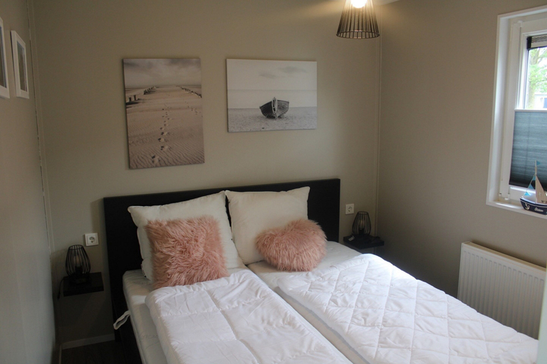 Bedroom 2, Chalet With Pond View in Gelderland, Angerlo