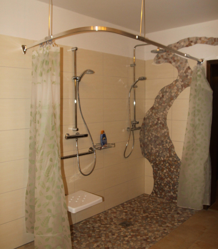 Bathroom 2, Ideales Gruppenhaus mit Komfortabler Ausstattung, Regen