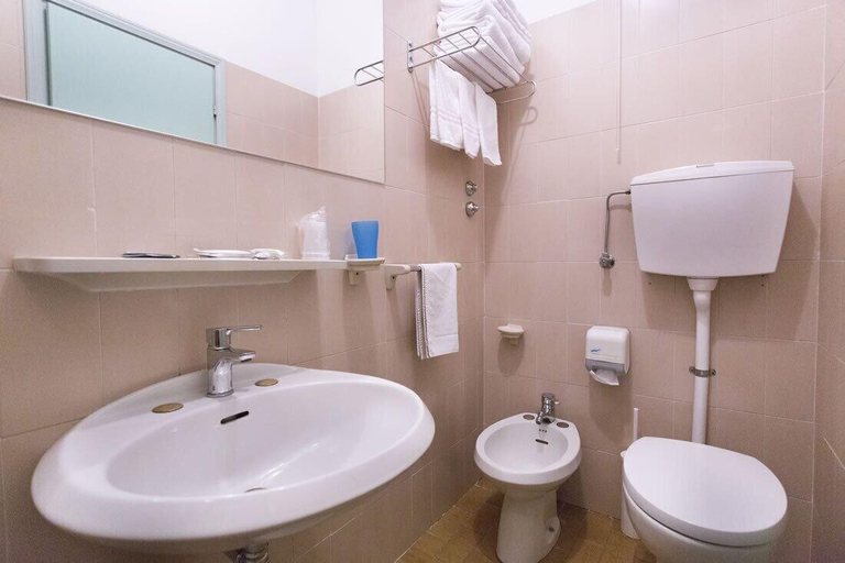 Bedroom 2, Bellariva Family Hotel, Rimini