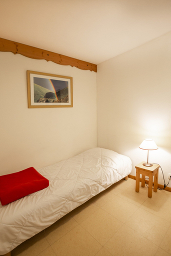 Room 3, Apartment With Parking for 5 People, Savoie