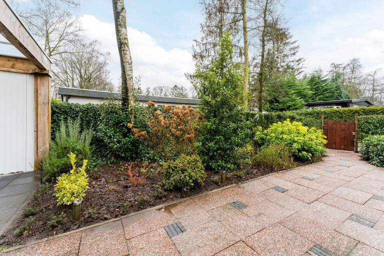 Garden 4, Chalet in Veluwe Near Forest Trails, Putten