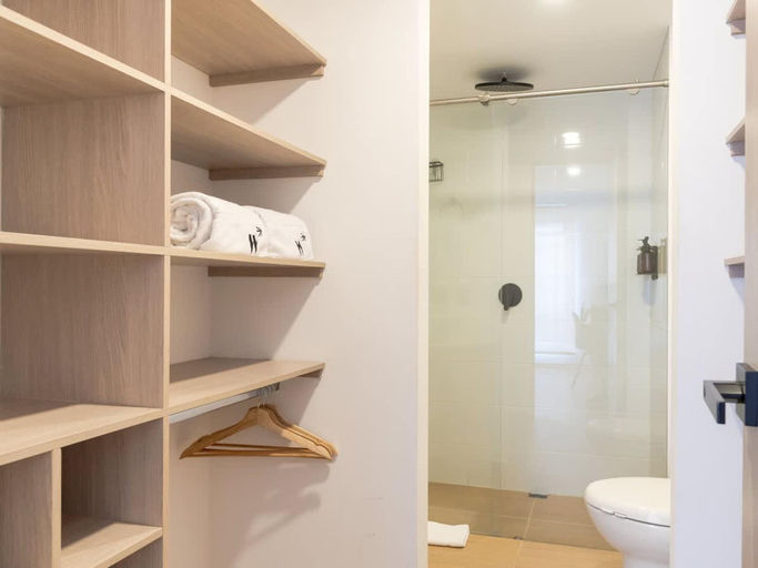Room 5, Fantastic 3 BR w Balcony in Laureles Medell n, Medellín