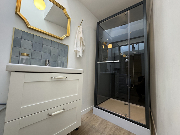 Bathroom, Apartment in Le Mans With Private Terrace, Sarthe