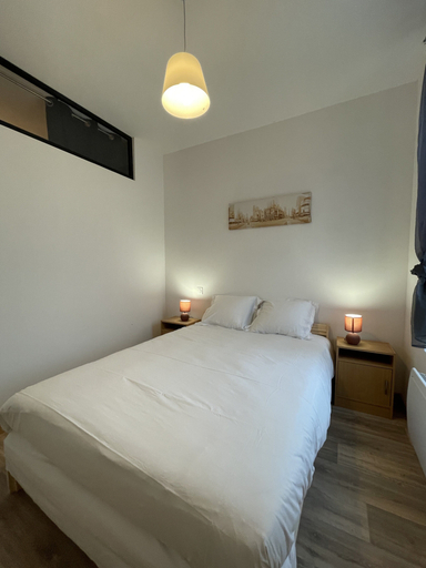 Room 2, 3-bedroom Apartment With Premium Amenities, Sarthe