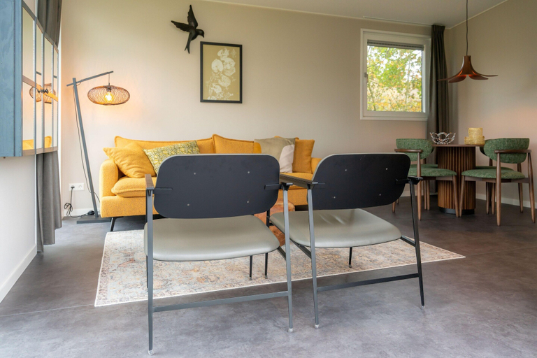 Living room 5, Luxury Holiday Home Surrounded by Water & Forest, Skarsterlân