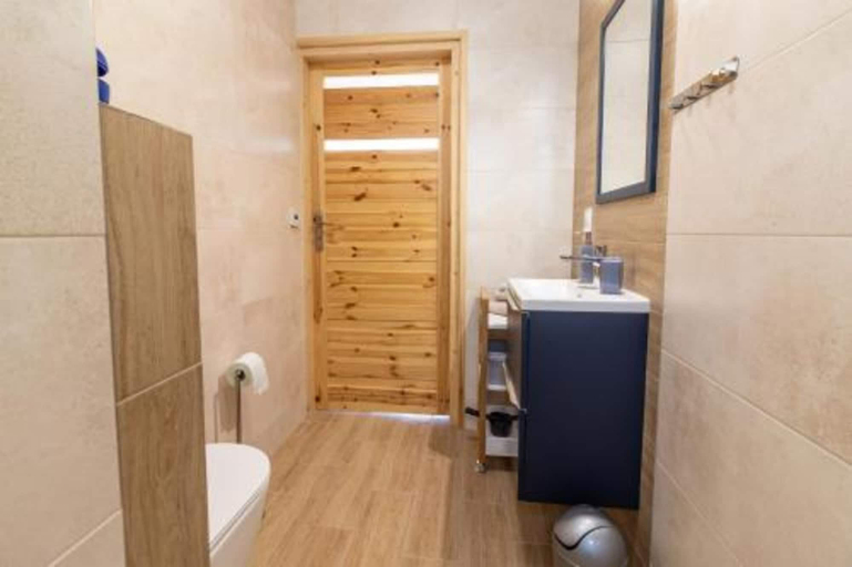 Bathroom 4, Comfortable Holiday Cottages in Mielno, Koszalin