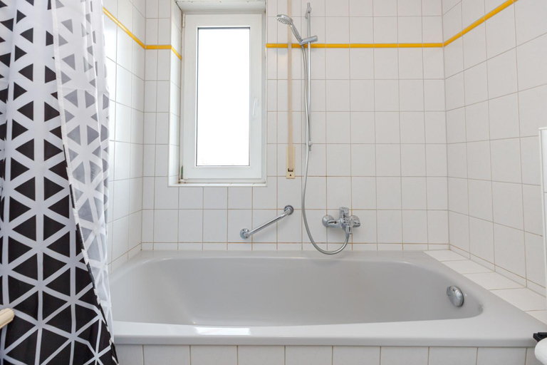Bathroom 2, FullHouse - Leipzig - K28 A - Southern City Center, Leipzig