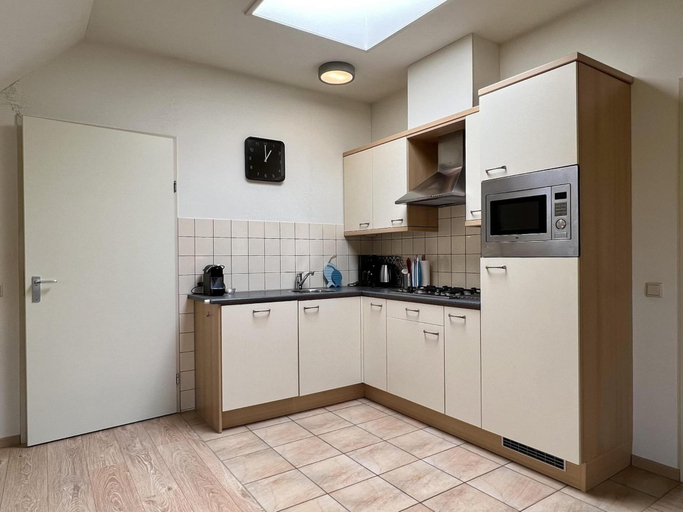 Private kitchen, Apartment in Sint Maartenszee Near Beach, Zijpe