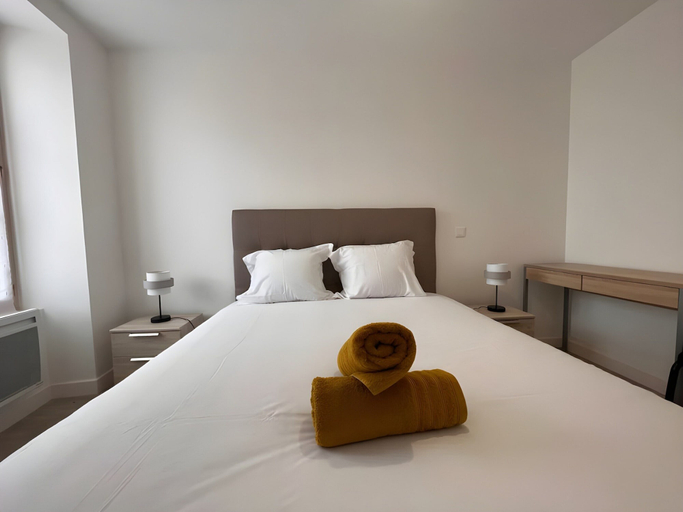 Room 4, Apartment in Ballon Near Le Mans Circuit, Sarthe