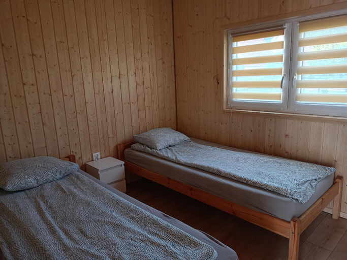 Room 5, 2 Bedroom Holiday Home With air Conditioning, Sławno