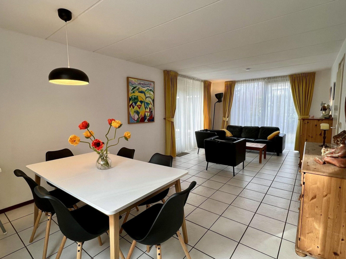 Dining 3, Holiday Bungalow With Wifi Near Beach, Zijpe