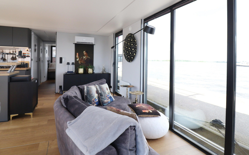 Living room 2, Houseboat With Sauna and Fantastic View, Sneek