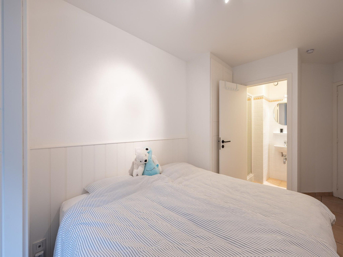 Room 4, Apartment Near Albert Beach With Terrace, West-Vlaanderen