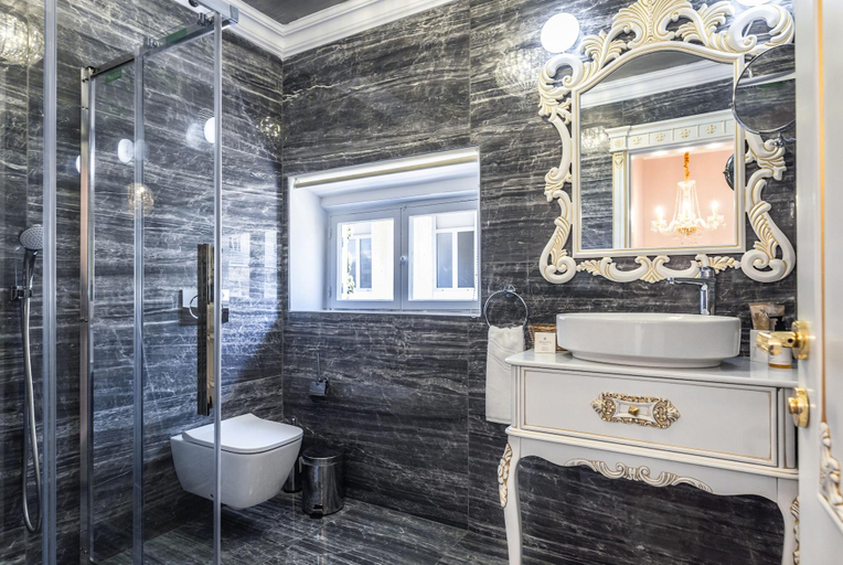 Bathroom 5, Via Villa Iliotti, South Aegean