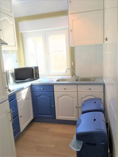Private kitchen, Apartment Near Zeedijk Beach Promenade, West-Vlaanderen