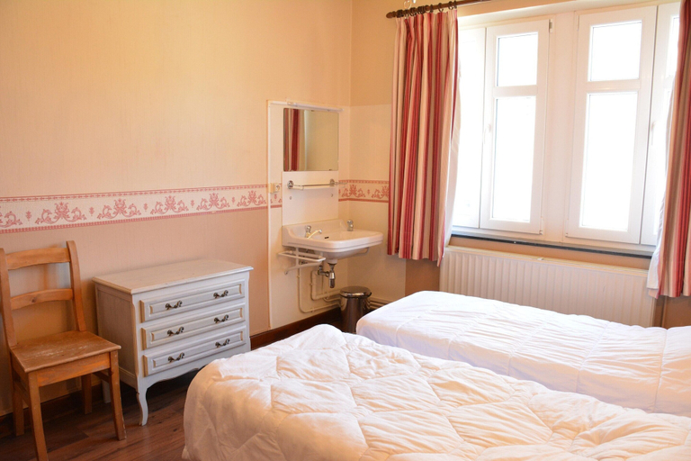 Room 3, Villa in Vielsalm With Lake Views and Pool, Luxembourg