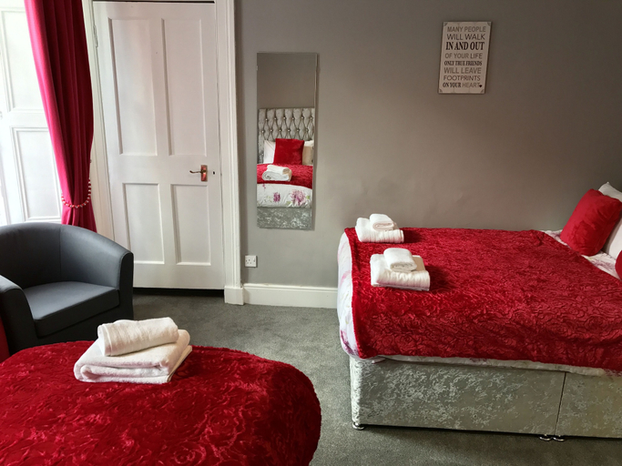 Bedroom 2, 8 Great Junction Street, Edinburgh