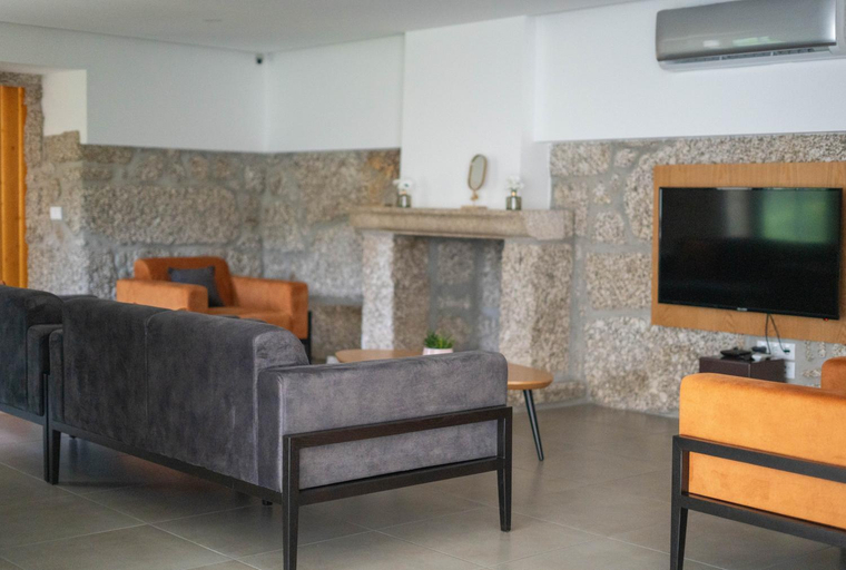Others 5, Casa de Barreiros AL, Vieira do Minho