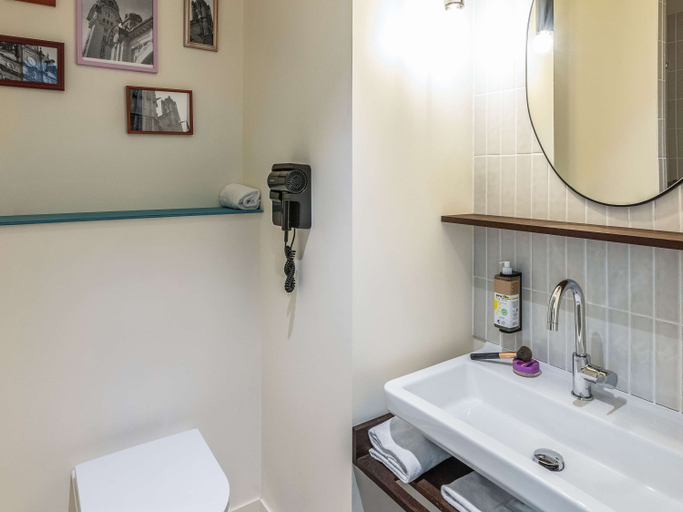 Bathroom 4, Greet hotel Limoges Nord, Haute-Vienne
