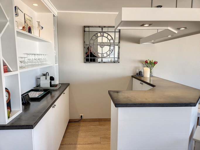 Private kitchen 2, Apartment Albertstrand With Stunning Seafront View, West-Vlaanderen