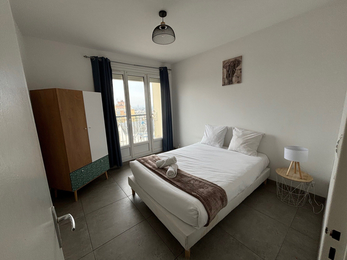 Room 3, Modern Apartment for 9 in Loire, Sarthe