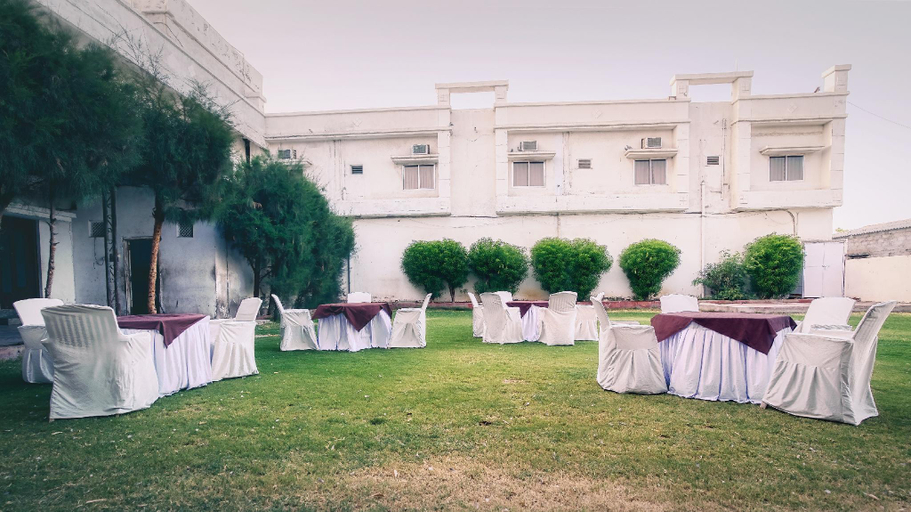 Others 3, Hotel Empire, Kachchh