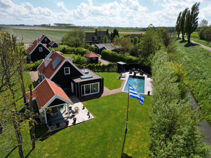 Garden 3, Holiday Home in Zeeland With Private Pool, Noord-Beveland