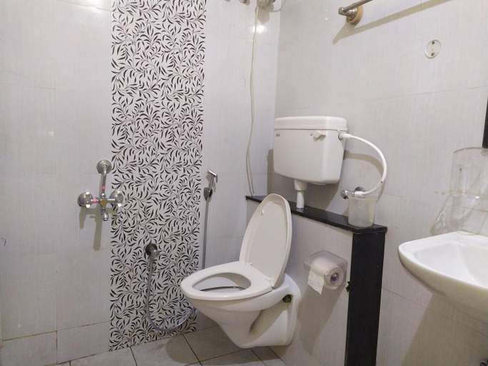 Bathroom 3, TREEBO GT RESIDENCY, Chennai