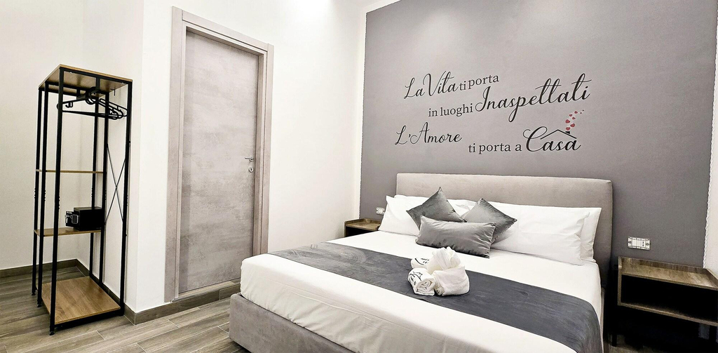 Bedroom 4, Neapoli In, Napoli