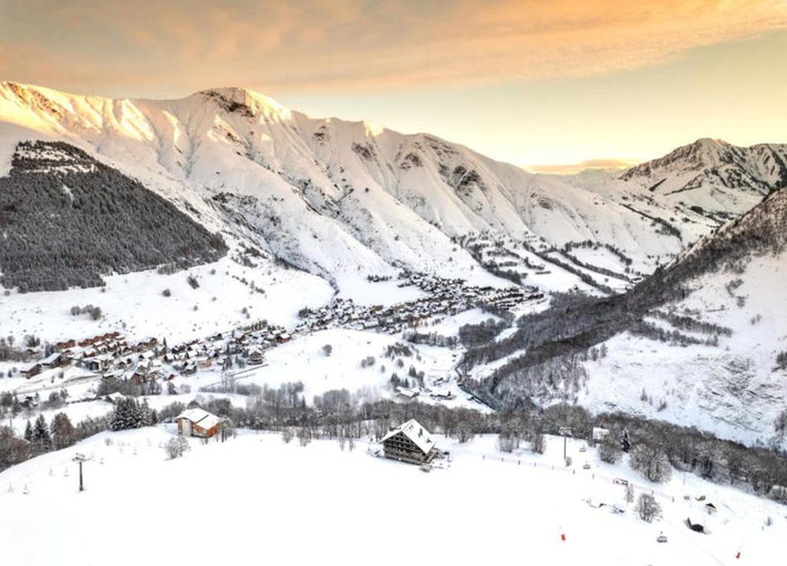 View from property 2, Mountain-view Apartment for 6 Guests, Savoie