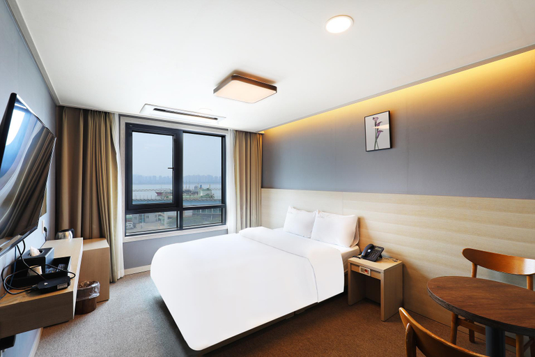 Others 3, fullmoonhotel, Jung