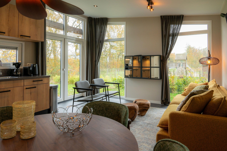 Living room 2, Luxury Holiday Home Surrounded by Water & Forest, Skarsterlân