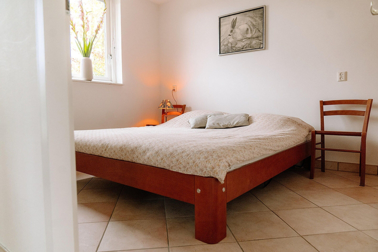 Room 2, Nice Holiday Home on the Water in Grou, Boarnsterhim