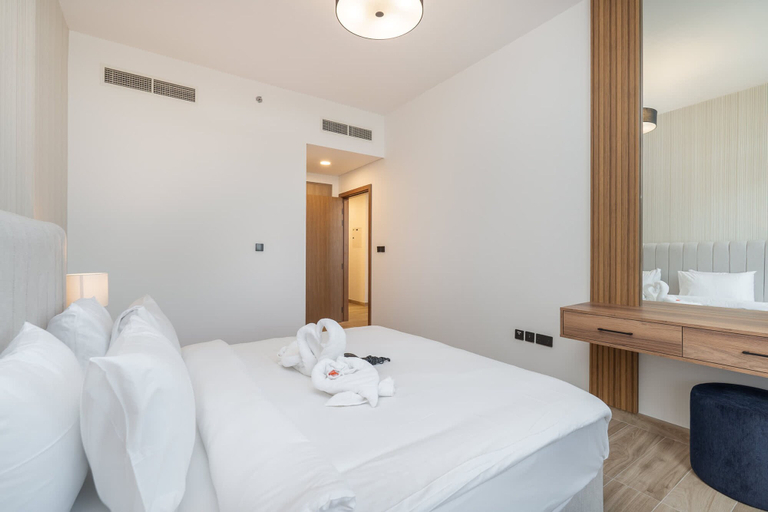 Room 5, Stay in Studio City at Celia Residence Perfect for 2, Dubai
