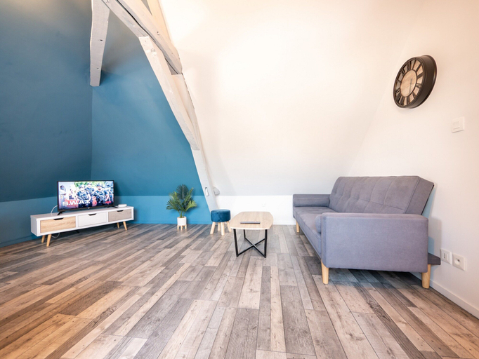 Living room 3, Chic Apartment Near City Center, Sarthe