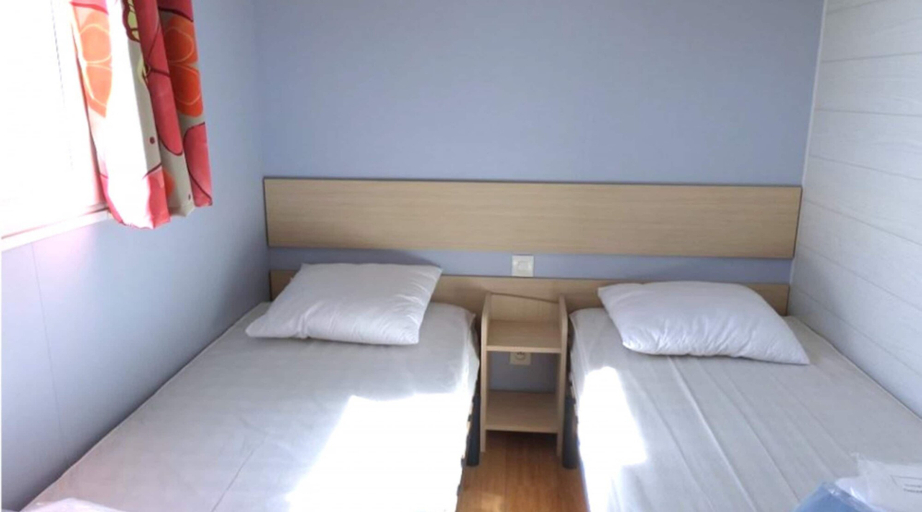 Bedroom 2, Mobile Home in Bessan With Terrace, Hérault