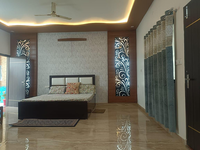 Others 4, Gayatri Villa, Faizabad
