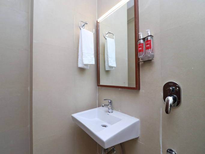 Bathroom 3, Flagship 74174 Hotel Central Plaza, Dehradun