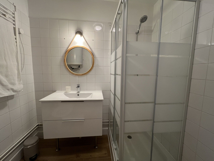 Bathroom, Apartment in Le Mans Near Old Town, Sarthe