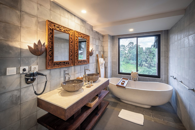 bathroom 12