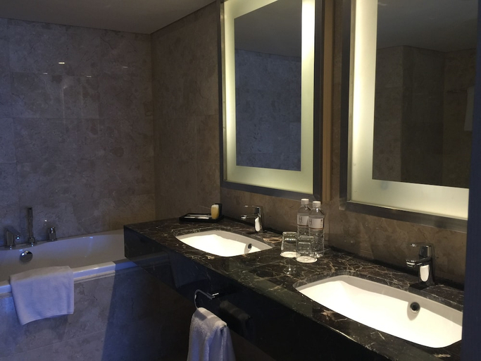 bathroom 11