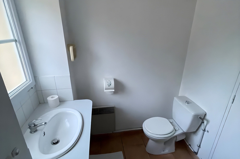 Bathroom, Charming Home in Saint-pavace Near Le Mans, Sarthe