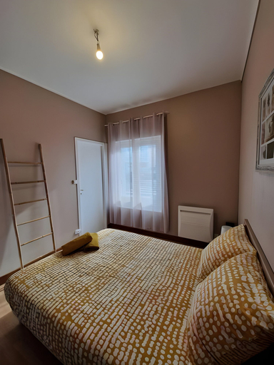 Room 5, Apartment in Le Mans Near Train Station, Sarthe