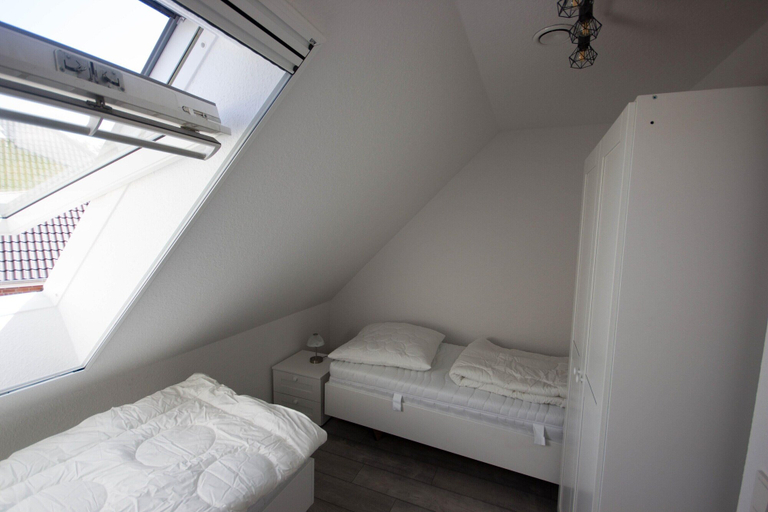 Room 5, Haus in Dornum mit Kostenlosem Strandkorb, Aurich