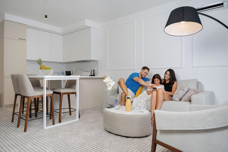 Bedroom 2, Allure