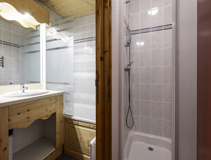 Bathroom 2, Apartment in Modane near Ski Slopes, Savoie