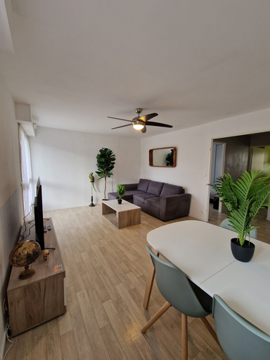 Living room 5, Cozy City Retreat With Balcony, Le Mans, Sarthe