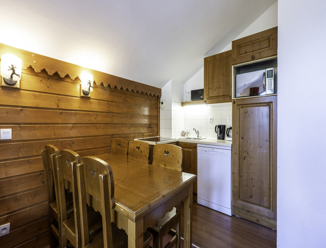 Dining 5, Apartment in Modane near Ski Slopes, Savoie
