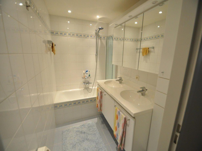 Bathroom, Apartment in Knokke-heist With Garage, West-Vlaanderen